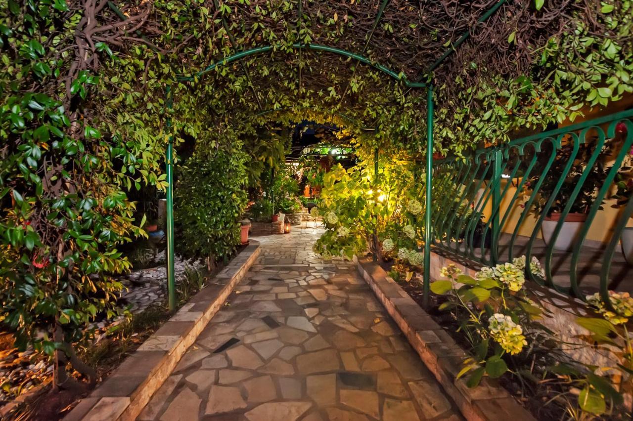 Apartments And Rooms Villa Dea Adults Only 로비니 외부 사진