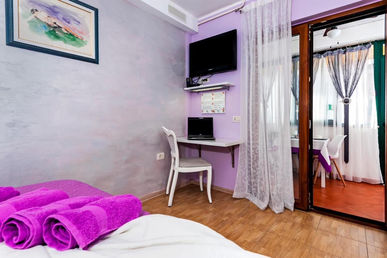Apartments And Rooms Villa Dea Adults Only 로비니 외부 사진