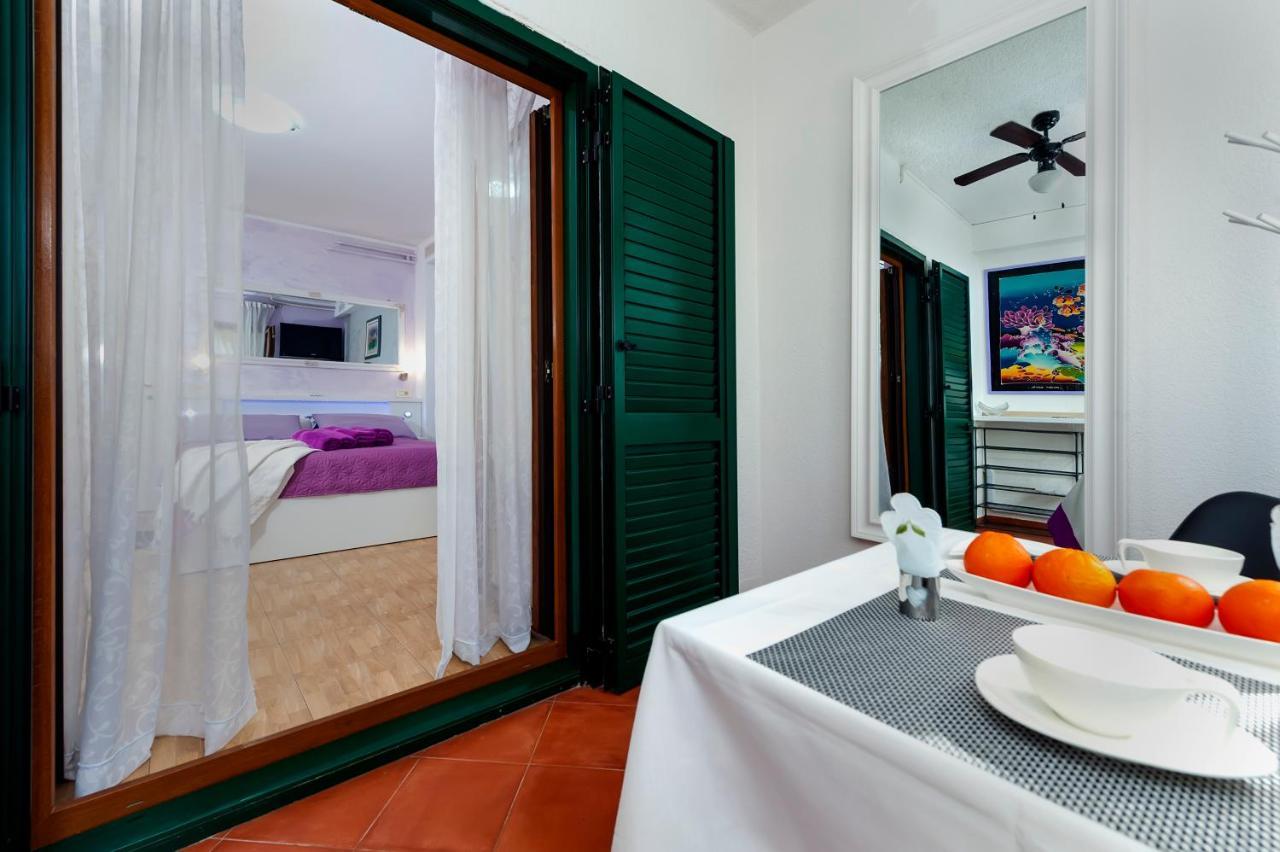 Apartments And Rooms Villa Dea Adults Only 로비니 외부 사진