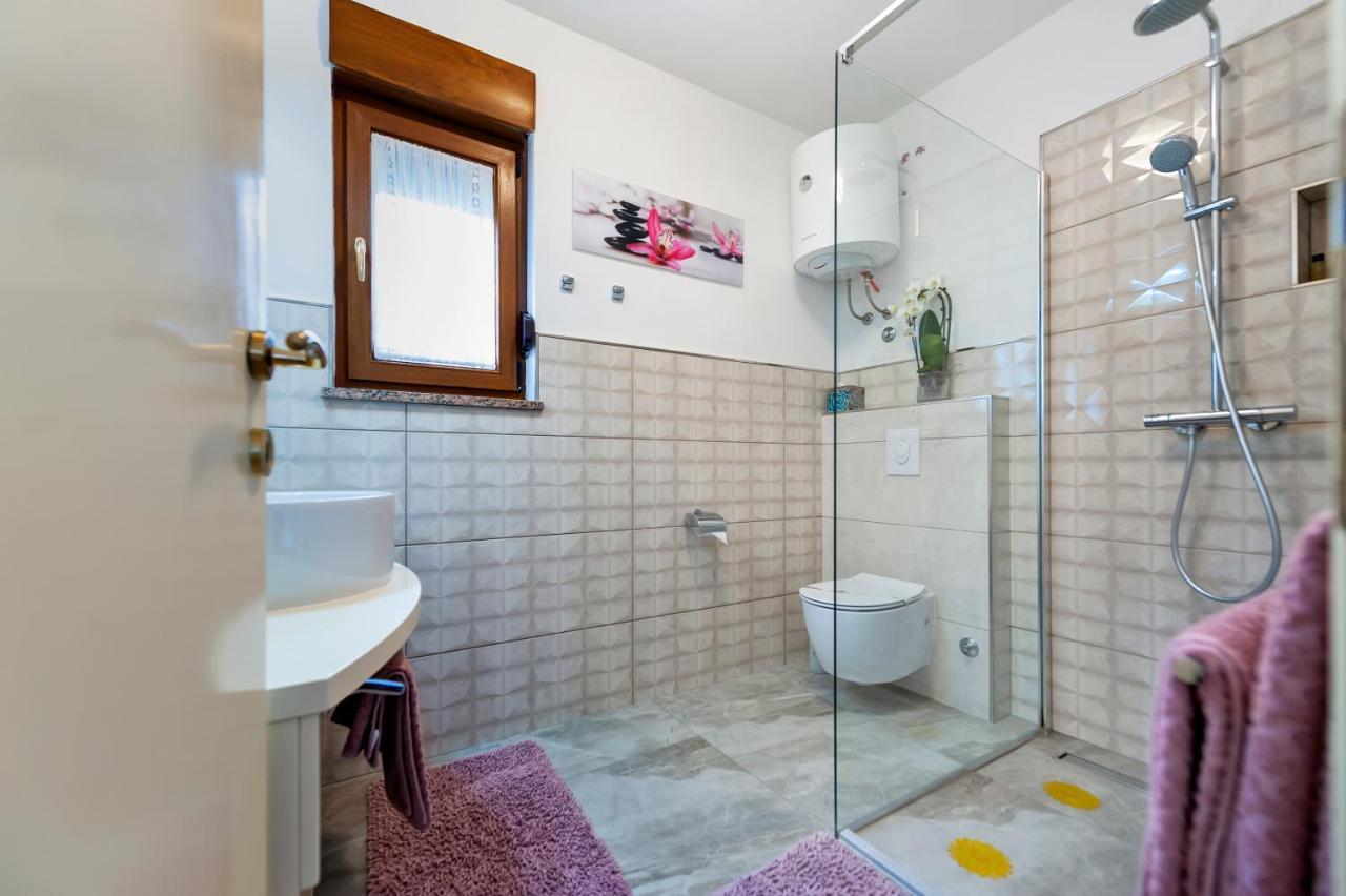 Apartments And Rooms Villa Dea Adults Only 로비니 외부 사진