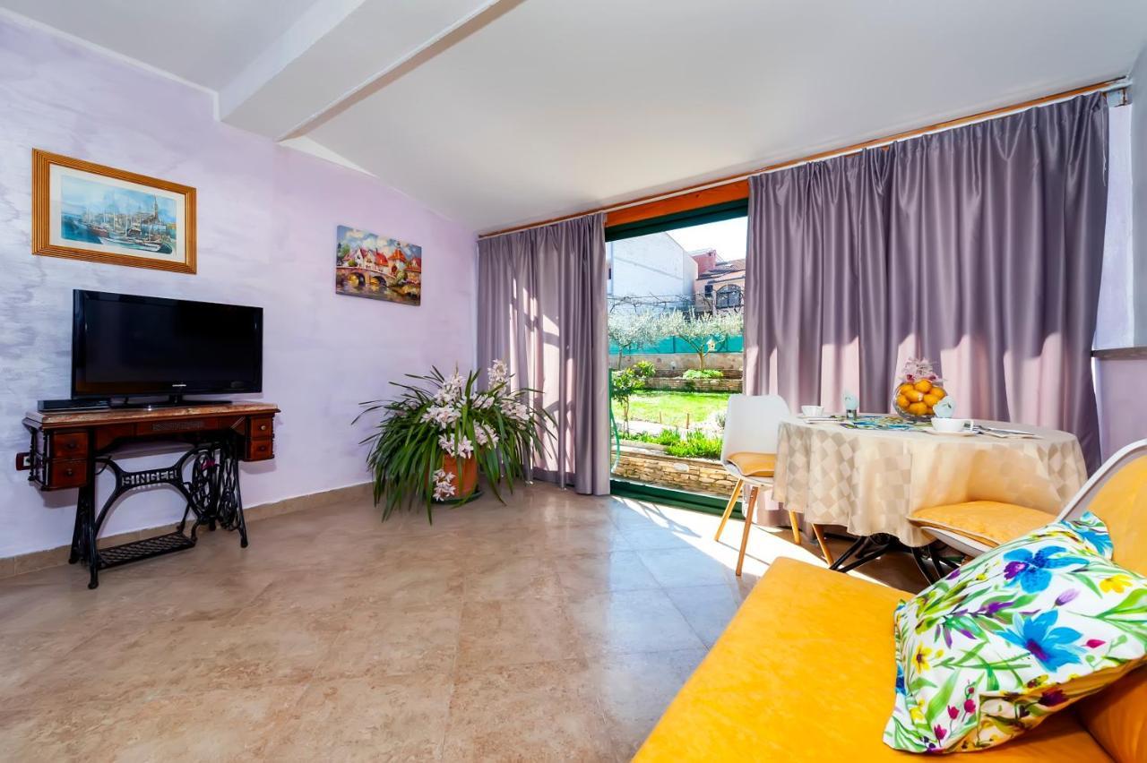 Apartments And Rooms Villa Dea Adults Only 로비니 외부 사진