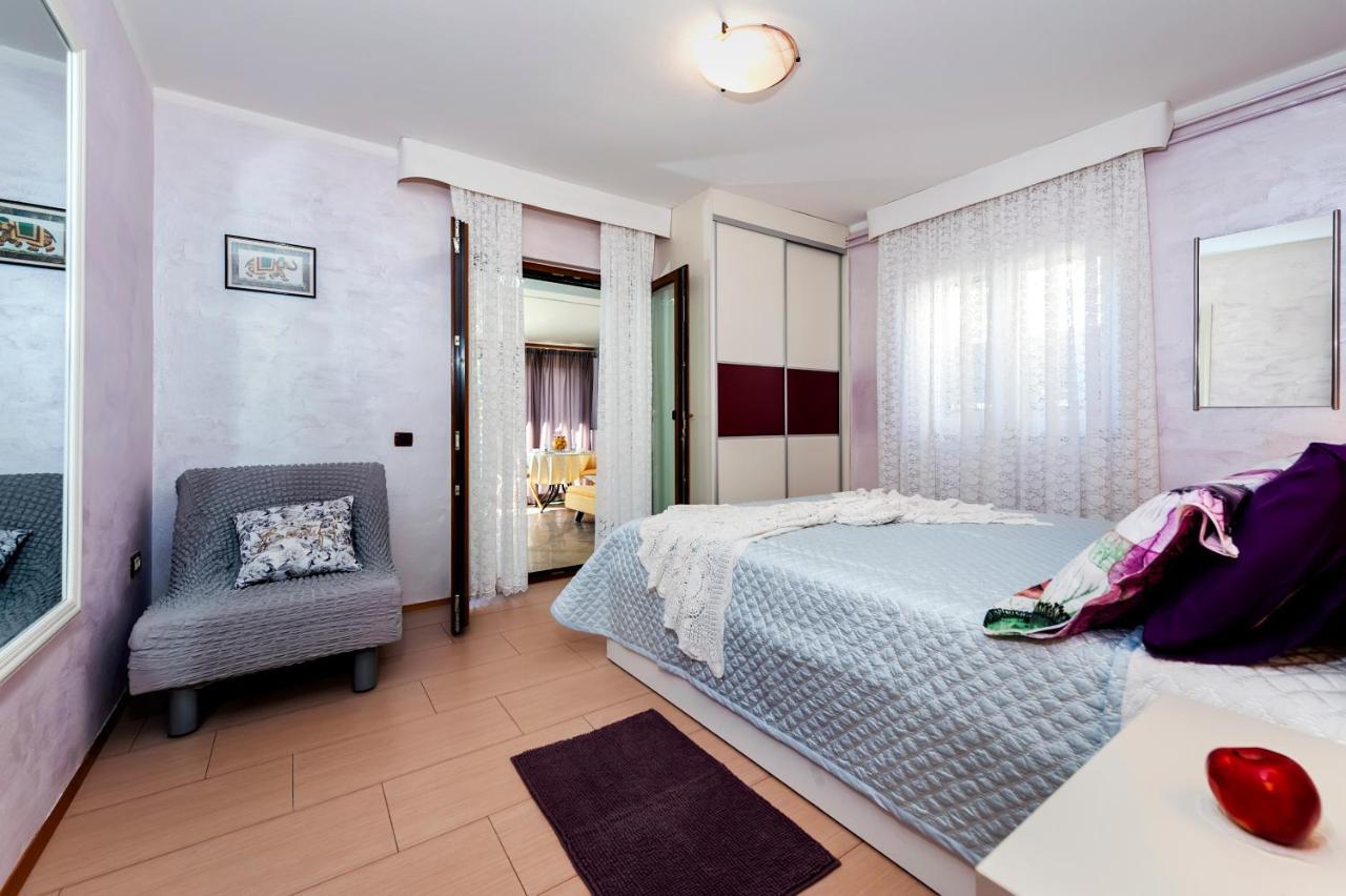 Apartments And Rooms Villa Dea Adults Only 로비니 외부 사진