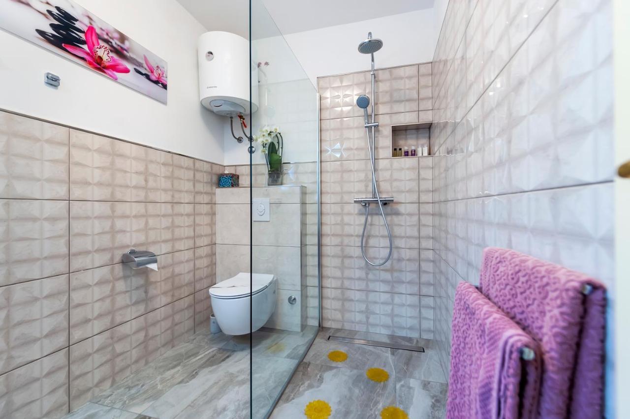 Apartments And Rooms Villa Dea Adults Only 로비니 외부 사진