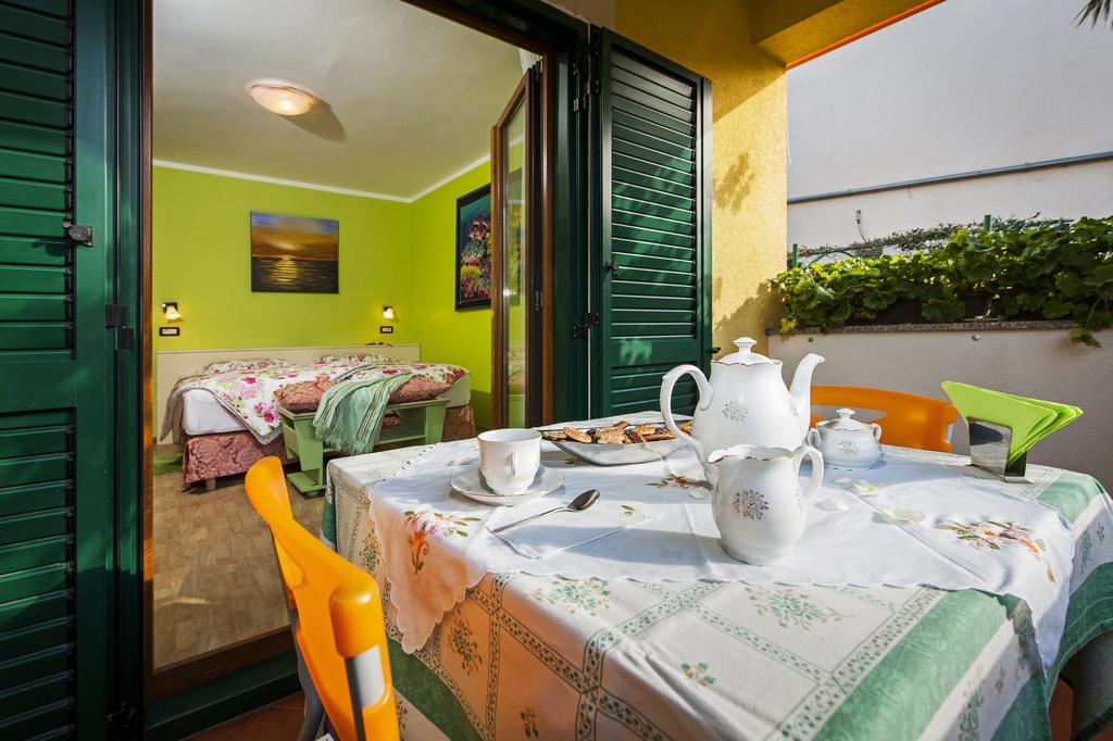 Apartments And Rooms Villa Dea Adults Only 로비니 외부 사진