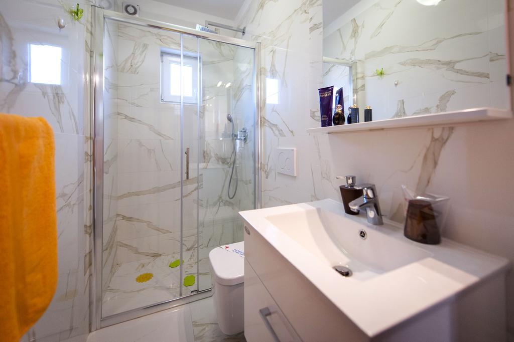 Apartments And Rooms Villa Dea Adults Only 로비니 외부 사진