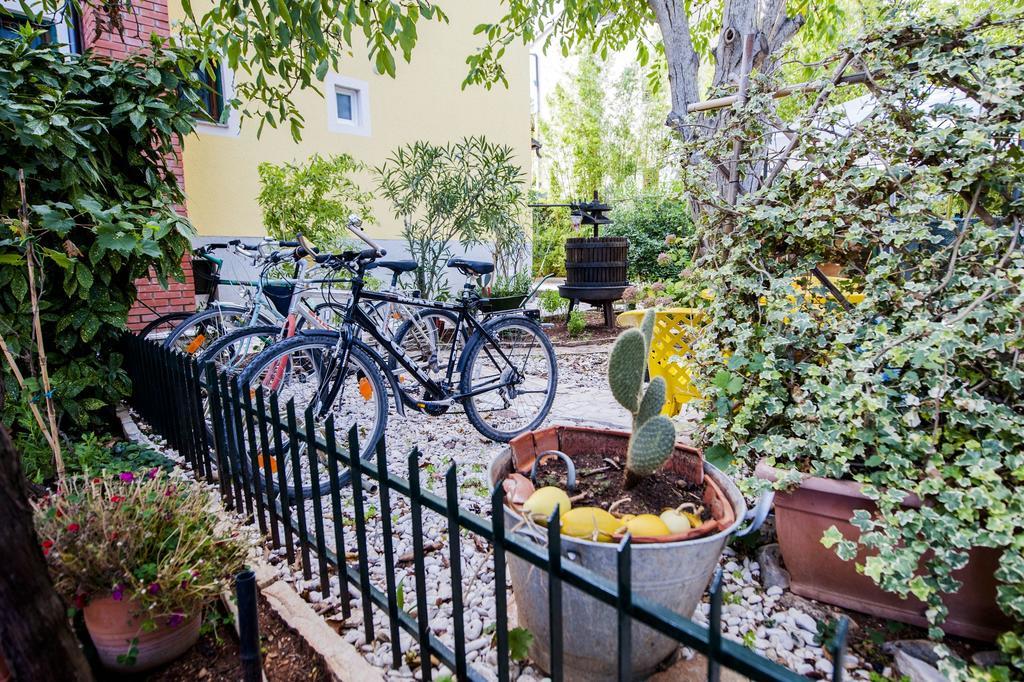 Apartments And Rooms Villa Dea Adults Only 로비니 외부 사진