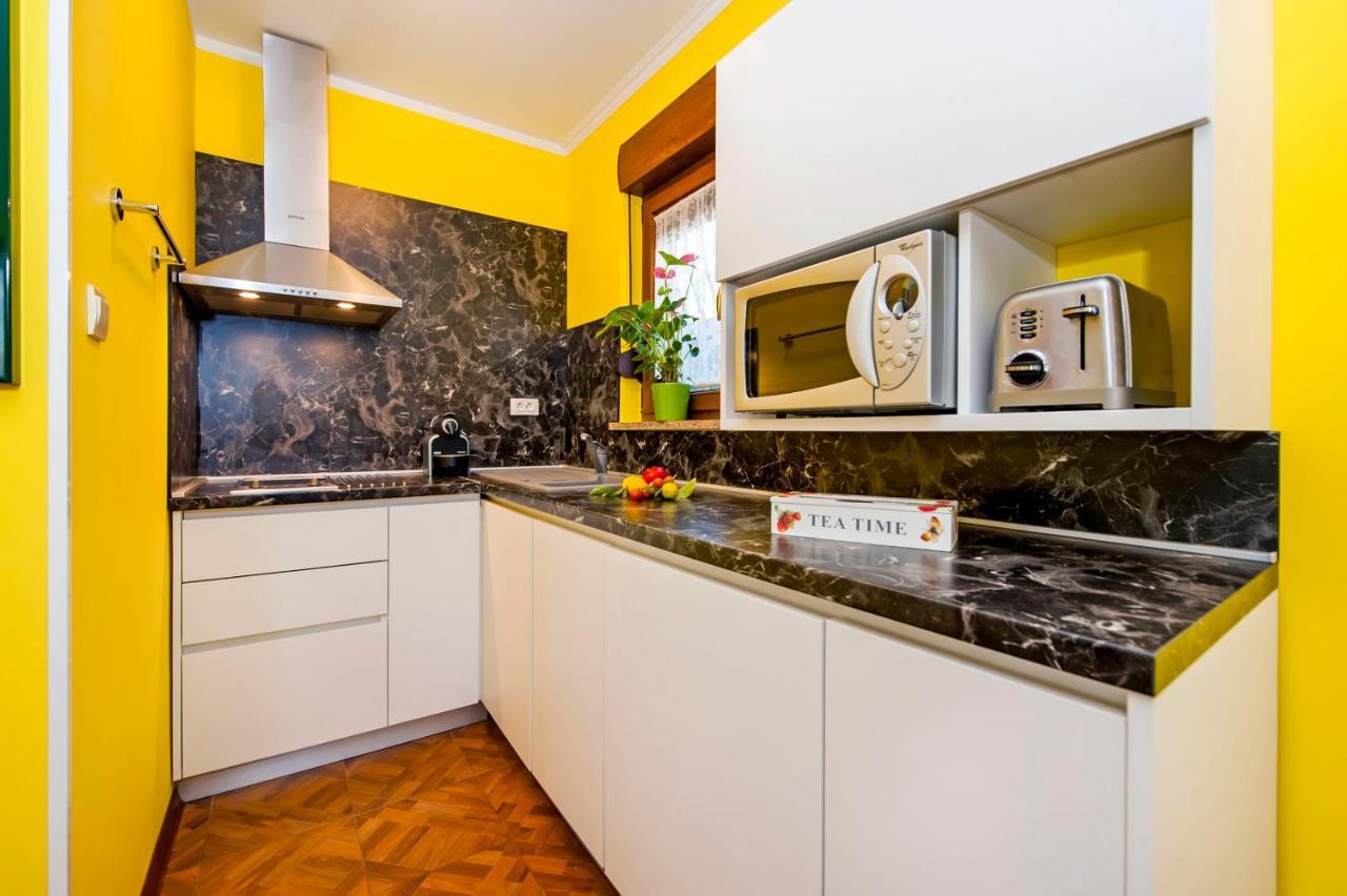 Apartments And Rooms Villa Dea Adults Only 로비니 외부 사진